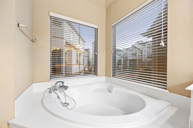 911 Vaulted Oak Street, Houston, TX 77008