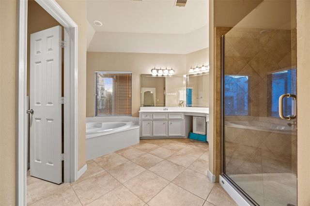 911 Vaulted Oak Street, Houston, TX 77008