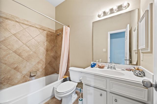 911 Vaulted Oak Street, Houston, TX 77008