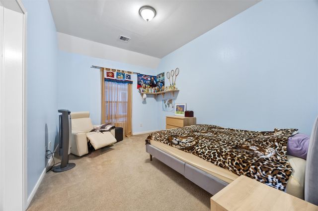 911 Vaulted Oak Street, Houston, TX 77008