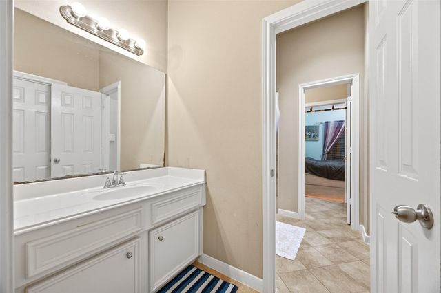 911 Vaulted Oak Street, Houston, TX 77008