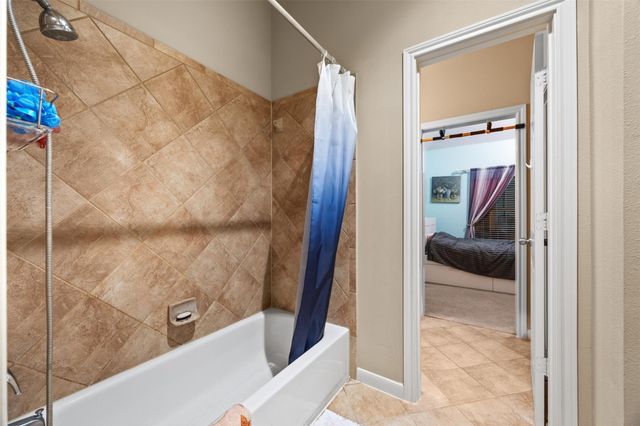 911 Vaulted Oak Street, Houston, TX 77008