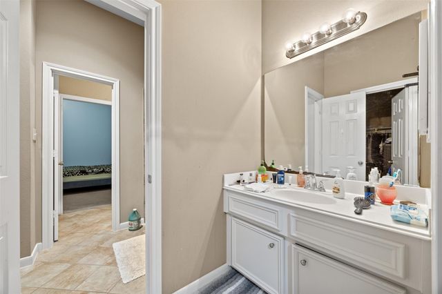 911 Vaulted Oak Street, Houston, TX 77008