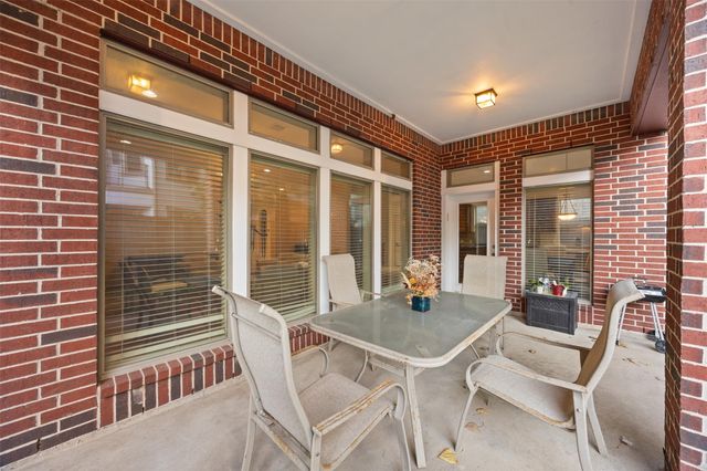 911 Vaulted Oak Street, Houston, TX 77008