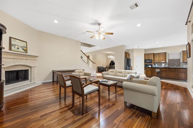 911 Vaulted Oak Street, Houston, TX 77008