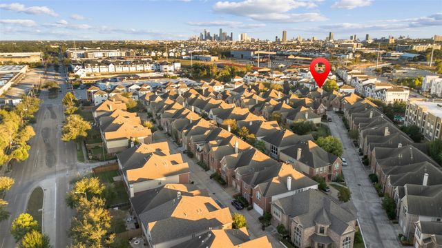 911 Vaulted Oak Street, Houston, TX 77008