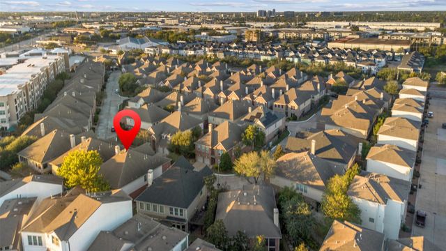 911 Vaulted Oak Street, Houston, TX 77008