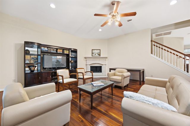 911 Vaulted Oak Street, Houston, TX 77008