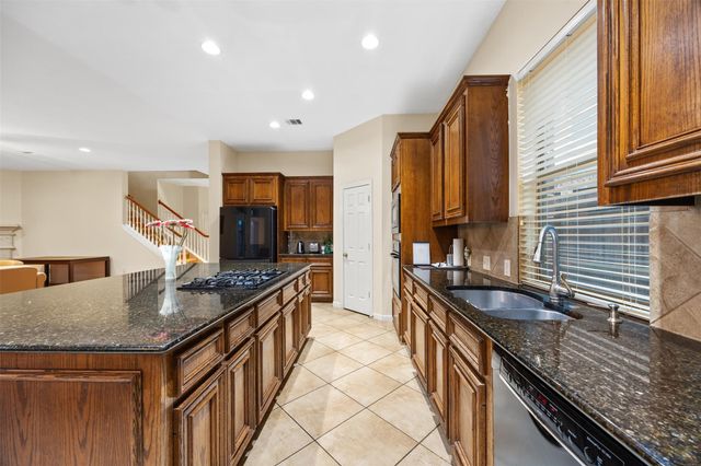 911 Vaulted Oak Street, Houston, TX 77008