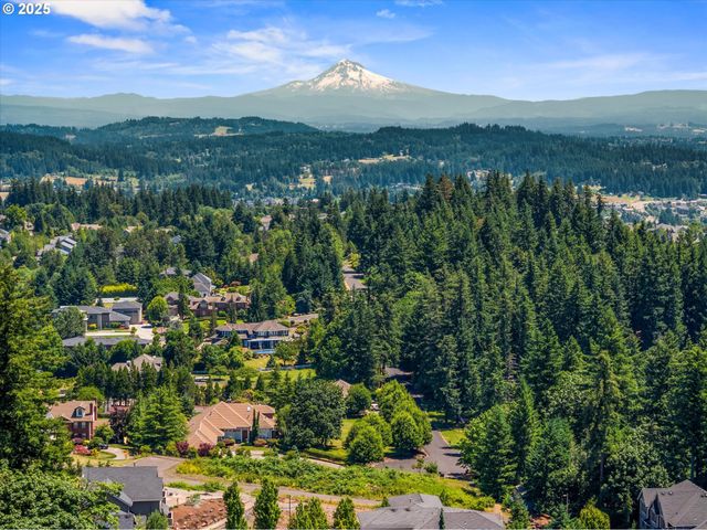 13733 Se ALDRIDGE Rd, Happy Valley, OR 97086