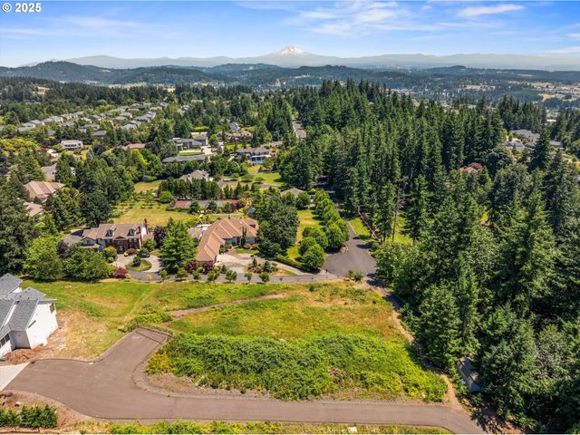 13733 Se ALDRIDGE Rd, Happy Valley, OR 97086