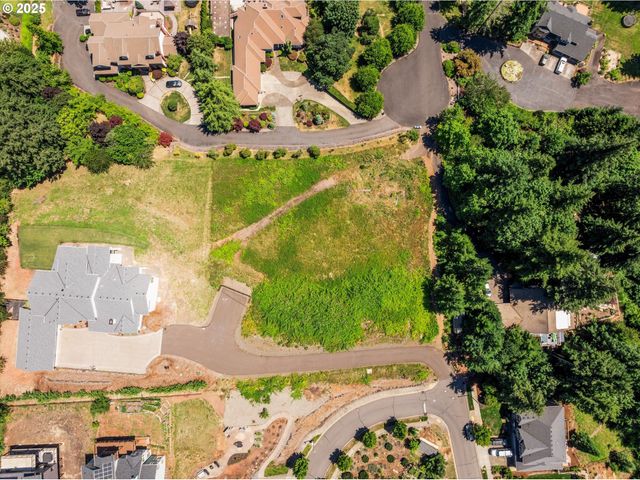 13733 Se ALDRIDGE Rd, Happy Valley, OR 97086