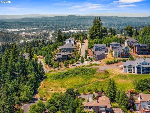 13733 Se ALDRIDGE Rd, Happy Valley, OR 97086