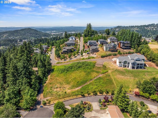 13733 Se ALDRIDGE Rd, Happy Valley, OR 97086