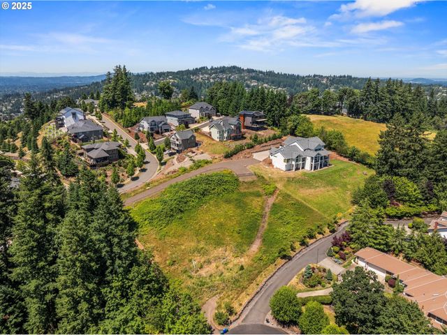 13733 Se ALDRIDGE Rd, Happy Valley, OR 97086