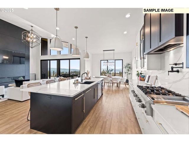 13733 Se ALDRIDGE Rd, Happy Valley, OR 97086