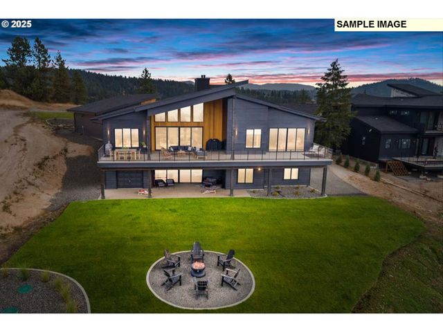 13733 Se ALDRIDGE Rd, Happy Valley, OR 97086