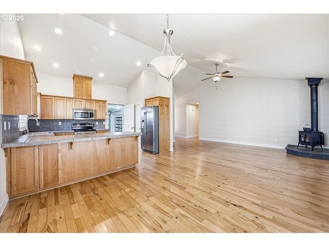20967 Ne YUKON St, Aurora, OR 97002