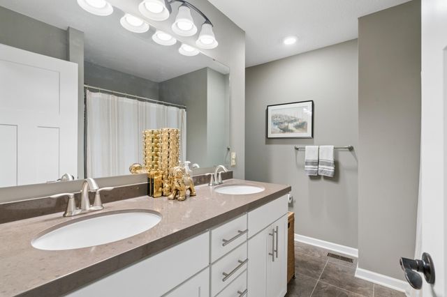 8957 SW Village Loop, Chanhassen, MN 55317