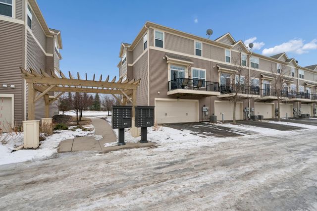 8957 SW Village Loop, Chanhassen, MN 55317