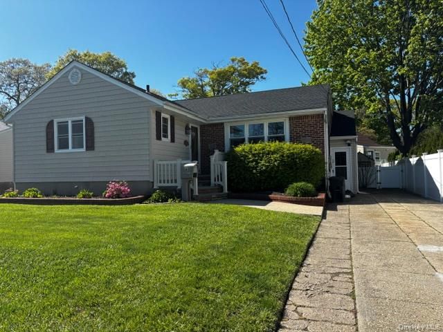 185 Audley Court, Copiague, NY 11726