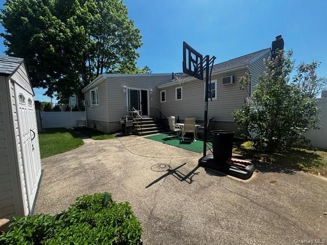 185 Audley Court, Copiague, NY 11726