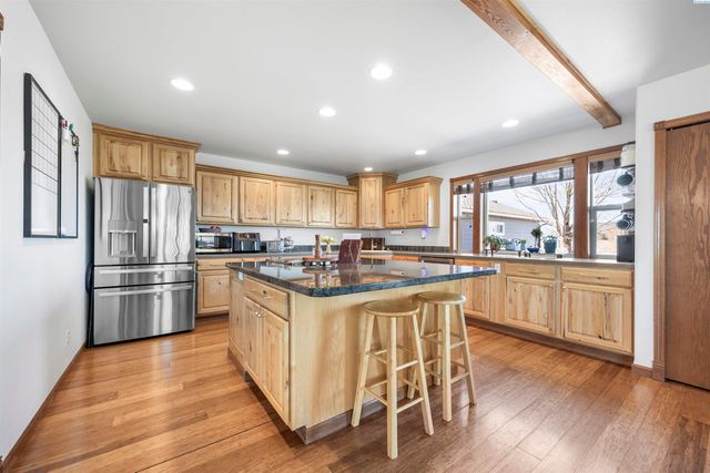 5600 Laurel Drive, West Richland, WA 99353