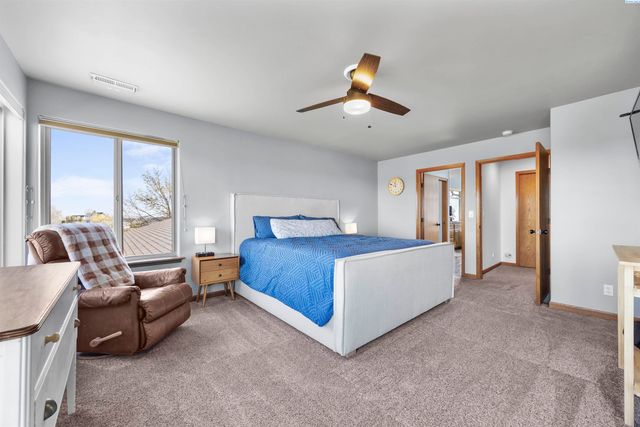 5600 Laurel Drive, West Richland, WA 99353