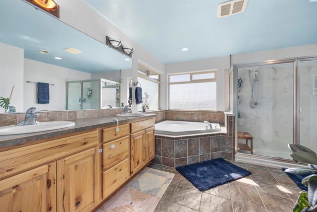 5600 Laurel Drive, West Richland, WA 99353