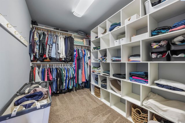 5600 Laurel Drive, West Richland, WA 99353