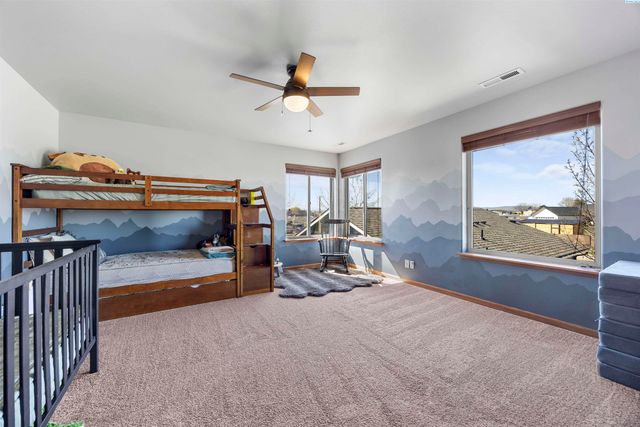 5600 Laurel Drive, West Richland, WA 99353