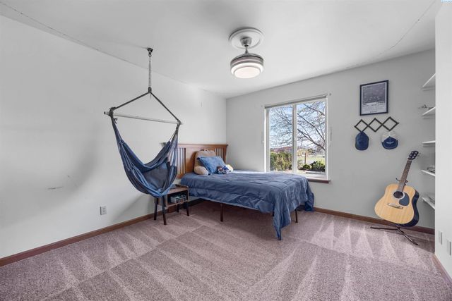 5600 Laurel Drive, West Richland, WA 99353