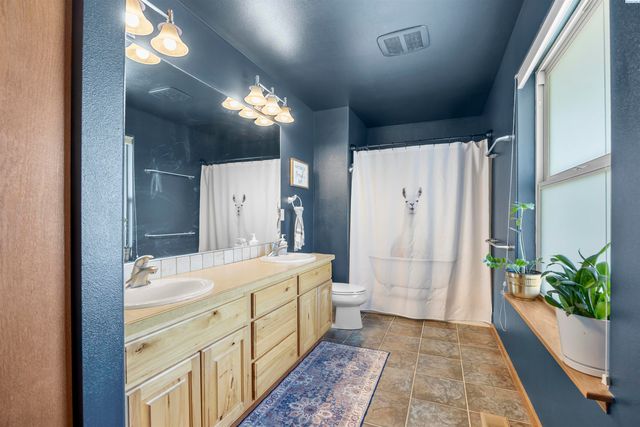 5600 Laurel Drive, West Richland, WA 99353