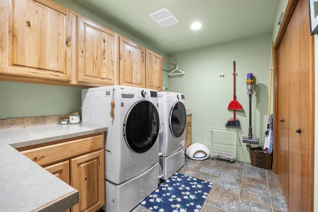 5600 Laurel Drive, West Richland, WA 99353