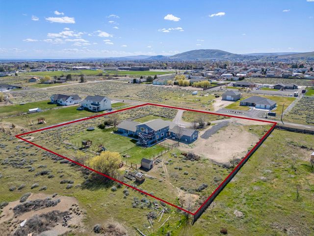 5600 Laurel Drive, West Richland, WA 99353