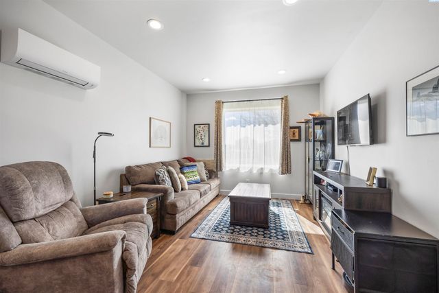 5600 Laurel Drive, West Richland, WA 99353