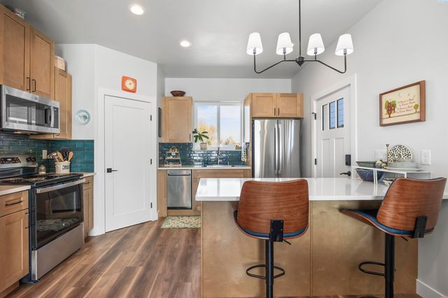 5600 Laurel Drive, West Richland, WA 99353