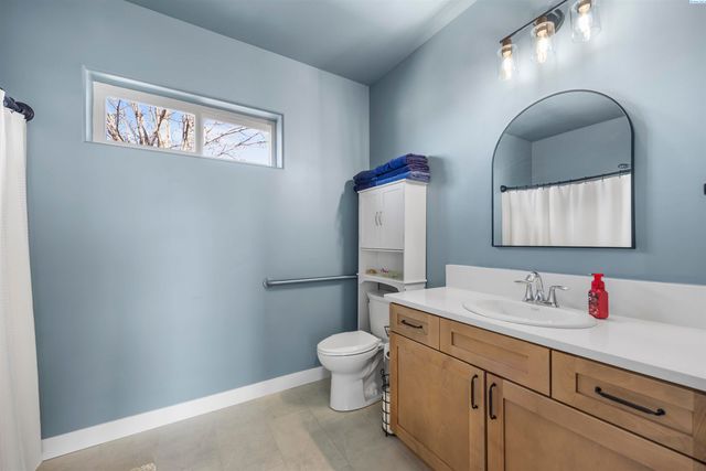 5600 Laurel Drive, West Richland, WA 99353