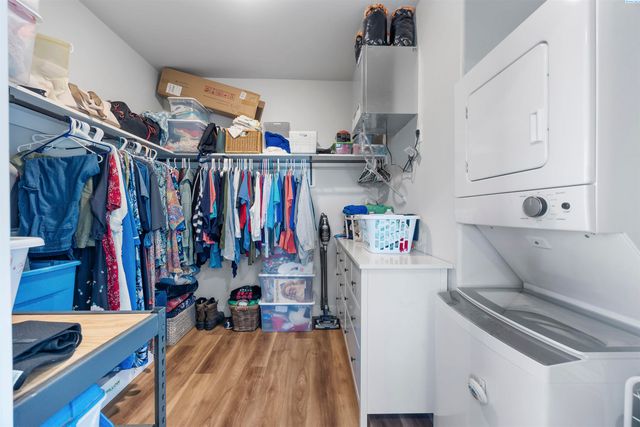 5600 Laurel Drive, West Richland, WA 99353