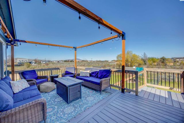 5600 Laurel Drive, West Richland, WA 99353