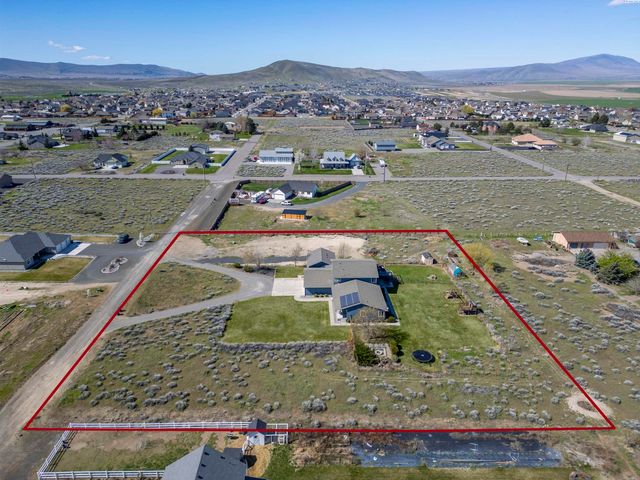 5600 Laurel Drive, West Richland, WA 99353