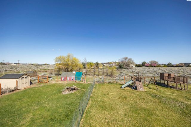 5600 Laurel Drive, West Richland, WA 99353