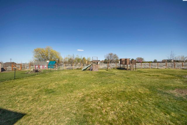 5600 Laurel Drive, West Richland, WA 99353