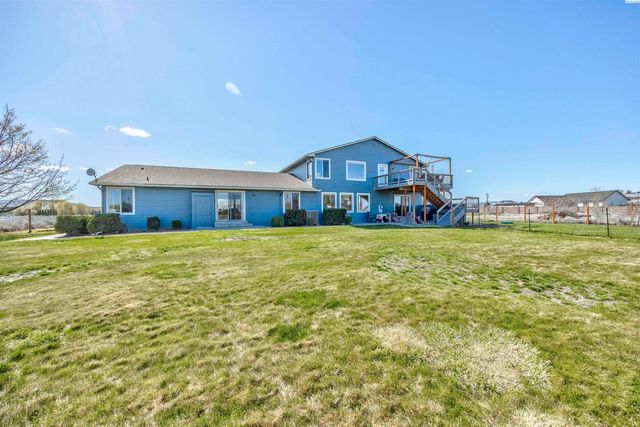 5600 Laurel Drive, West Richland, WA 99353