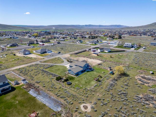5600 Laurel Drive, West Richland, WA 99353