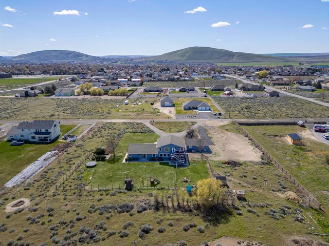 5600 Laurel Drive, West Richland, WA 99353