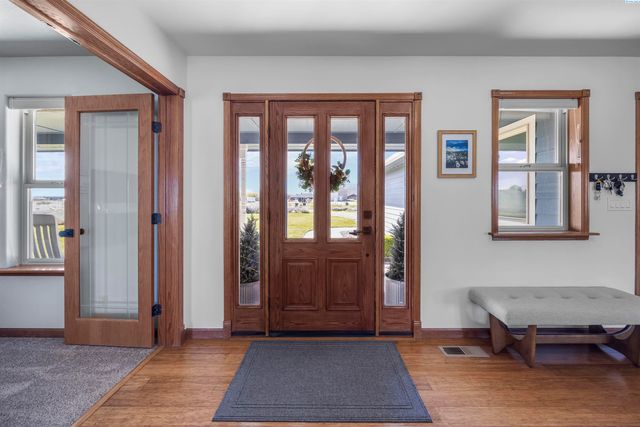 5600 Laurel Drive, West Richland, WA 99353