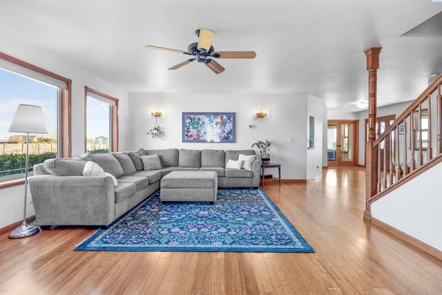 5600 Laurel Drive, West Richland, WA 99353