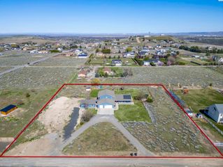 5600 Laurel Drive, West Richland, WA 99353