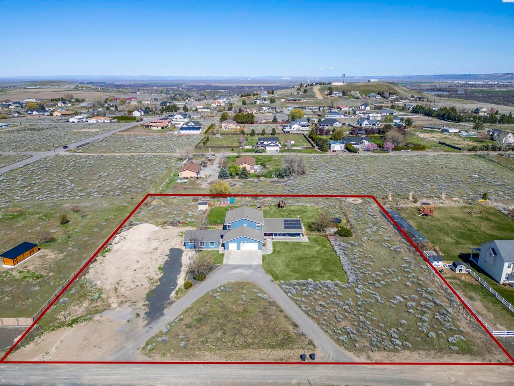 5600 Laurel Drive, West Richland, WA 99353